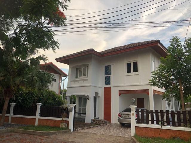 U1151 ให้เช่าบ้านเดี่ยว 2 ชั้น หมู่บ้านบุษบา เมืองปทุมธานี ใกล้โรงพยาบาลกรุงสยามเซนต์คารอส และ ตลาดพูนทรัพย์  ทำเลดีเดิน