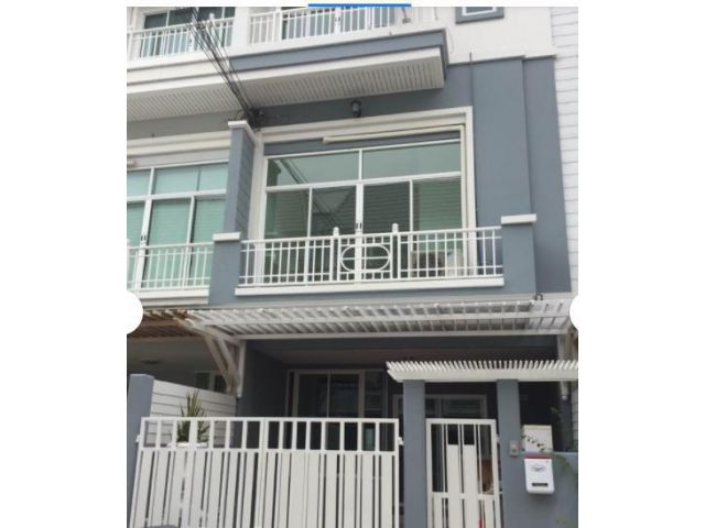 ทาวน์โฮม เดอะ เมทโทร พระราม9 มีเฟอร์นิเจอร์ครบ