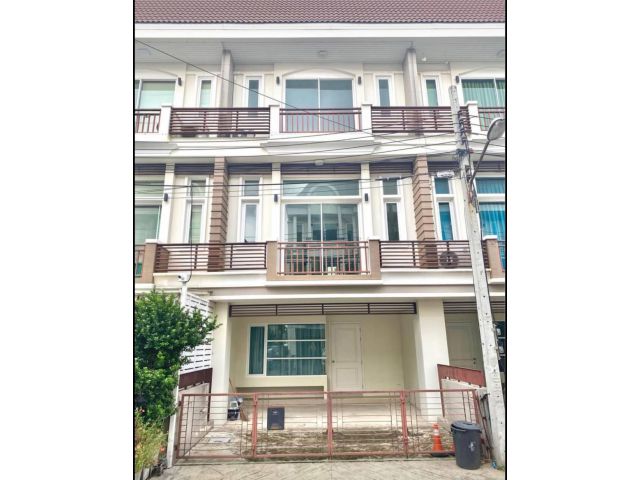 ให้เช่าทาวน์โฮม 3ชั้น หมู่บ้านพรีเมี่ยมเพลส5 ซอยรามอินทรา40
