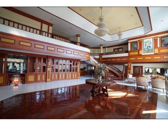 ขายบ้านหลังใหญ่เนื้อที่ 3 ไร่ อำเภอสามพราน นครปฐม