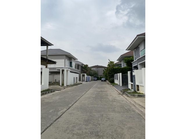 PB28 ขายที่ดิน พร้อม โครงบ้าน ในหมู่บ้าน วิลล่า
