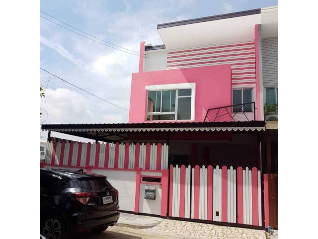 ทาวน์โฮม 2 ชั้นหลังมุม #หมู่บ้านไอดีไซน์ (I Design) วงแหวน-รามอินทรา สภาพใหม่ ติดถนนเมน ร่มรื่น ใกล้ทางด่วน สิ่งอำนวยความสะดวกครบครัน