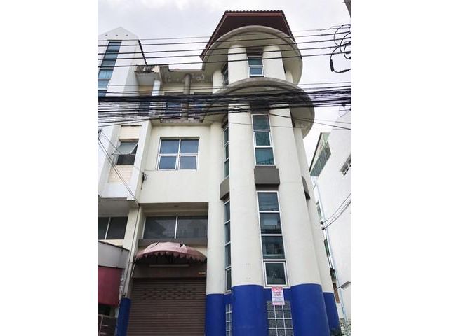 ให้เช่าทาวน์โฮม ถนนกรุงเทพกรีฑา เหมาะทำออฟฟิศ