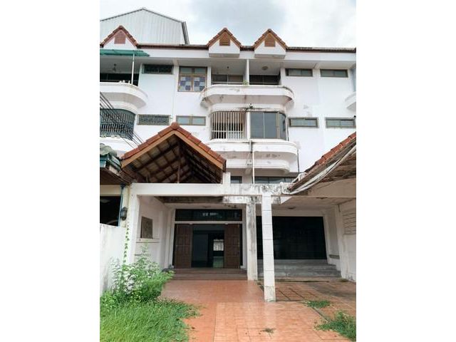 ให้เช่าทาวน์โฮม 3.5 ชั้น 2 คูหา 82 ตรว. สุขุมวิท71