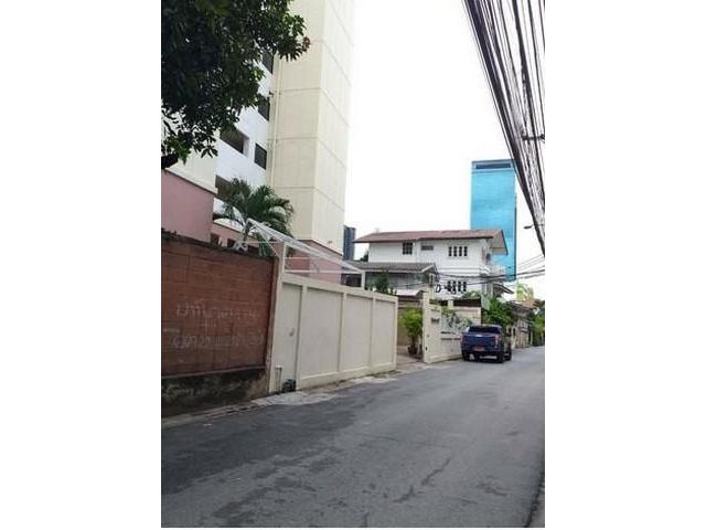 ขายอพาร์ทเม้นท์ 8 ชั้น ซ.เอกมัย21 (สุขุมวิท 63)