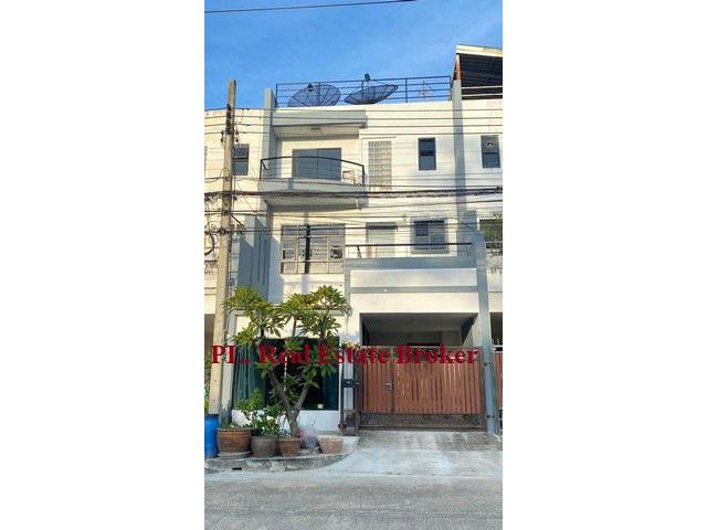 ให้เช่าทาวน์โฮม 3ชั้น ถนนสุขุมวิท ซอยลาซาล