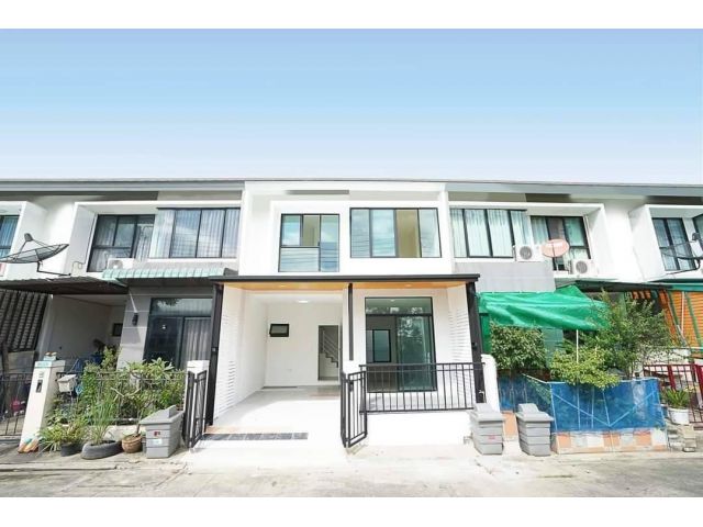 ขายทาวน์เฮ้าส์ 2 ชั้น บ้านหันหน้าทิศใต้  #หมู่บ้านเดอะวิลล่า บ้านสภาพใหม่มาก แต่งสวย สงบ ร่มรื่น อากาศดี เดินทางสะดวก