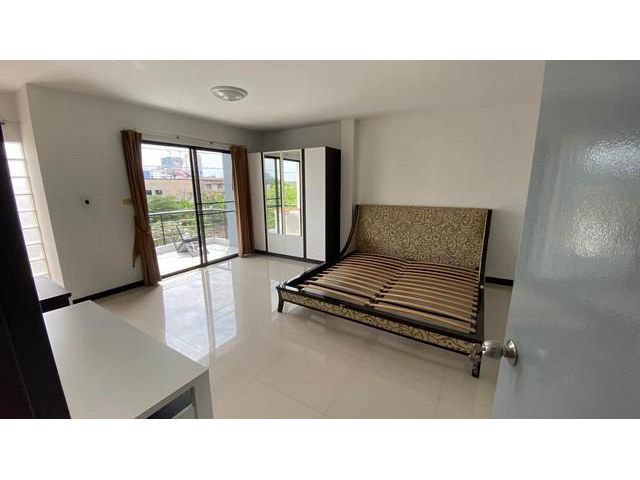 ให้เช่าทาวน์โฮม 3 ชั้น 300 ตรม. สุขุมวิท105 ลาซาล