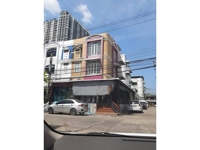 ทาวน์โฮม 36 ตรว. หัวมุม ในซอยพระรามเก้า 11