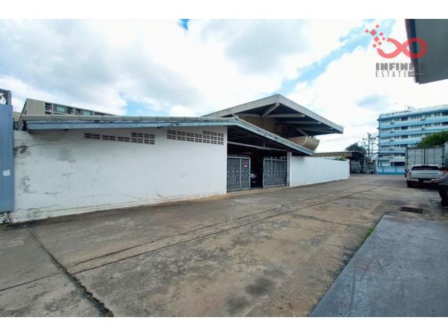 ขายที่ดินพร้อมสิ่งปลูกสร้าง 321.6 ตารางวา ติดถนนเสนานิคม1 ซอยพหลโยธิน 32  ใกล้รถไฟฟ้าBTS สถานีเสนานิคม