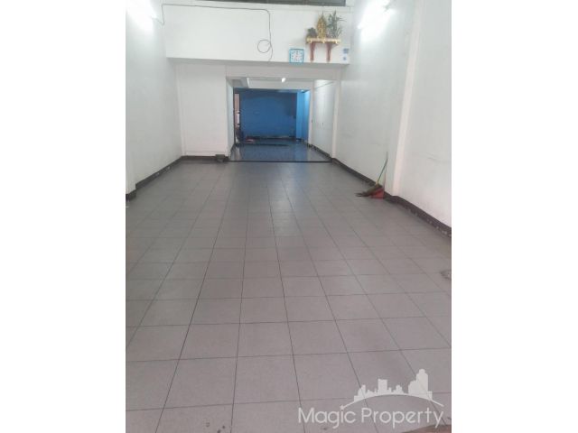 ขายตึกแถว 4 ชั้น ใน ซอยสุขุมวิท 71, คลองตันเหนือ วัฒนา กทม.