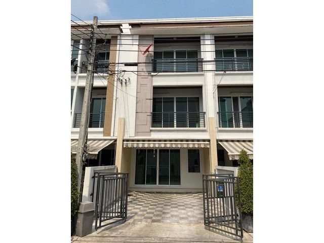 ให้เช่าทาวน์โฮม 3 ชั้น บ้านกลางเมือง ศรีนครินทร์