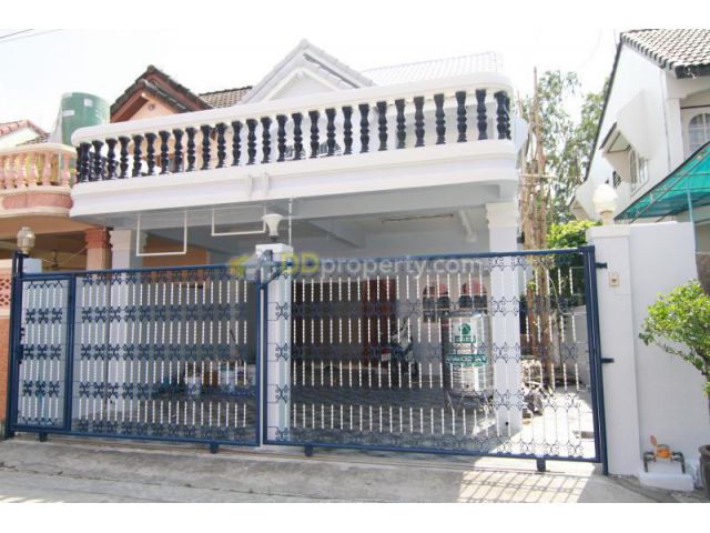 U1155 ให้เช่าทาวเฮ้าส์ 2 ชั้น หมู่บ้านรังสิยา 2  อยู่ซอยวชิรธรรมสาธิต 55 ใกล้สถานีปุณวิถี สุขุมวิท 101/1 BTS อุดมสุข ทำเ