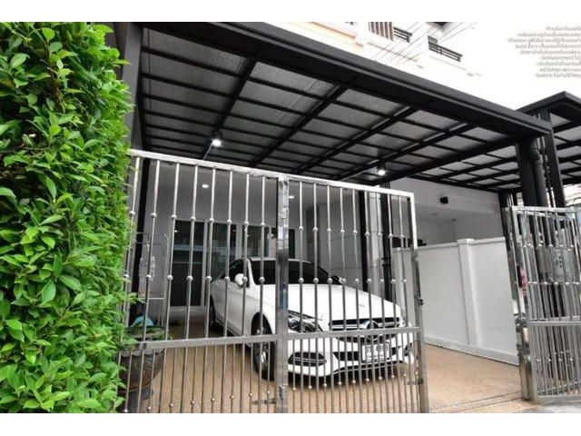 ขายทาวน์โฮม 3 ชั้น บ้านกลางเมืองลาดพร้าว เสนา