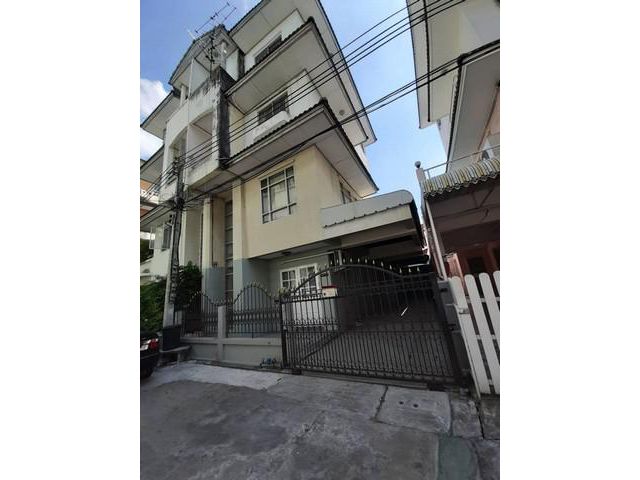 ให้เช่าทาวน์โฮม 3.5ชั้น 24 ตรว. 3 ห้อง ลาดพร้าว 64