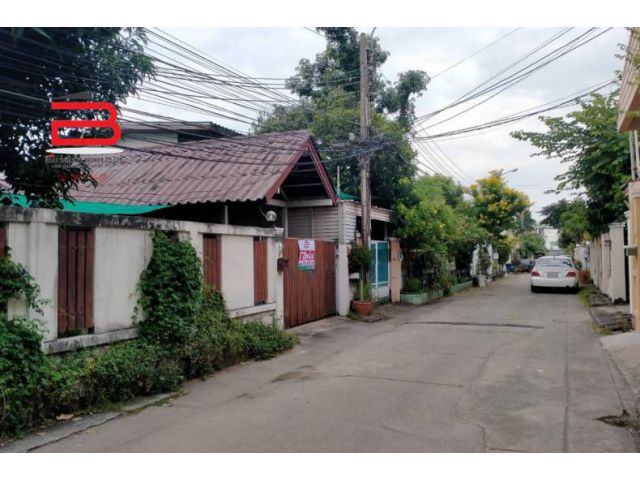 ที่ดินพร้อมบ้านเดี่ยว ซอยนวมินทร์ 42 แยก 11 เนื้อที่ 80 ตรว. ถนนนวมินทร์ เขตบึงกุ่ม