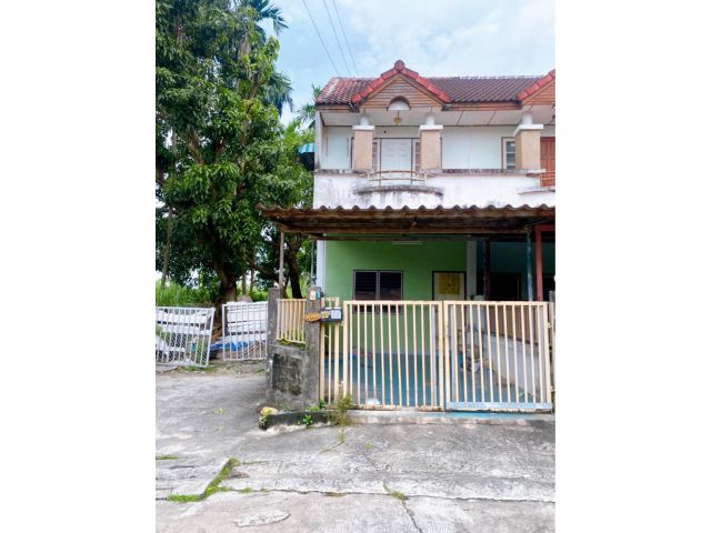 ขายถูก พร้อมปรับปรุง ทาวน์เฮ้าส์สองชั้น 28.3 ตรว.  มีพื้นด้านข้าง  หมู่บ้านกรุงไทย ต.เนินพระ อ.เมือง จ.ระยอง