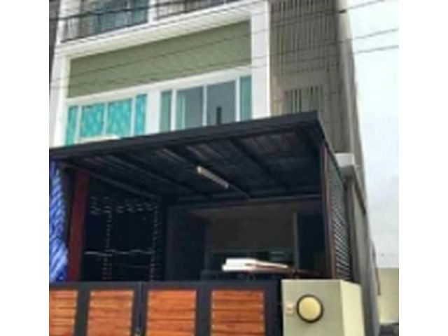 ให้เช่าทาวน์โฮม3 ชั้น นลินอเวนิว 3 เคหะร่มเกล้า