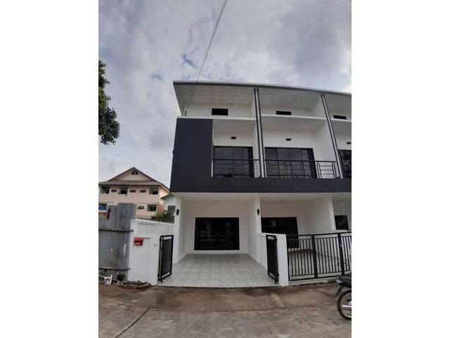 T01669 ให้เช่าทาวน์เฮ้าส์ หมู่บ้านวรุณนิเวศน์