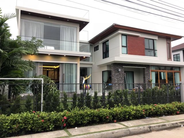 ขายบ้านเดี่ยว 2 ชั้น สไตล์โมเดิร์นลักซัวรี่ #หมู่บ้านมัณฑนา เทียนทะเล 28 บิ้วอินทั้งหลังพร้อมเฟอร์นิเจอร์ ต่อเติมดาดฟ้า