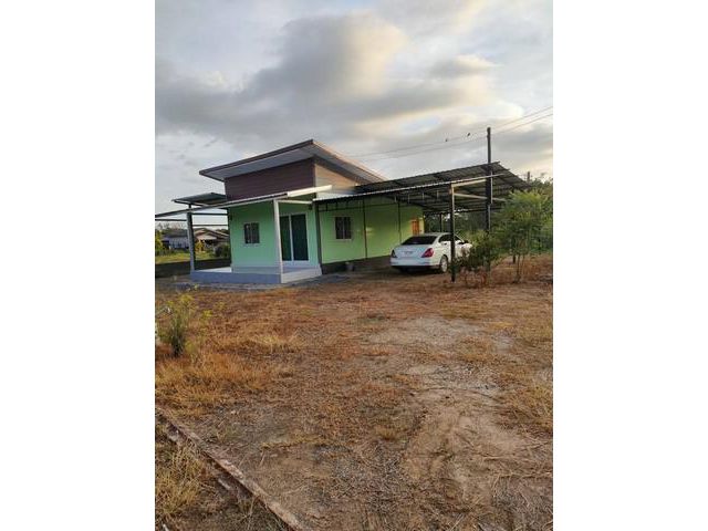 ที่ดินพร้อมบ้าน  เนื้อที่ 158 ตร.ว