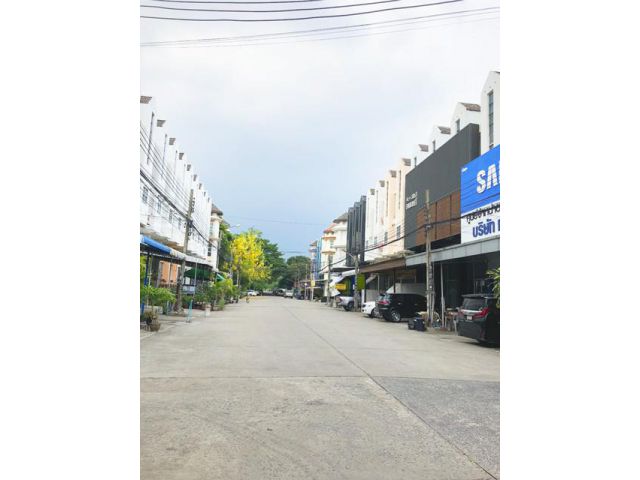 กรุงเทพกรีฑา11-17ออฟฟิตหัวมุม 3 ชั้น 40ตรว.