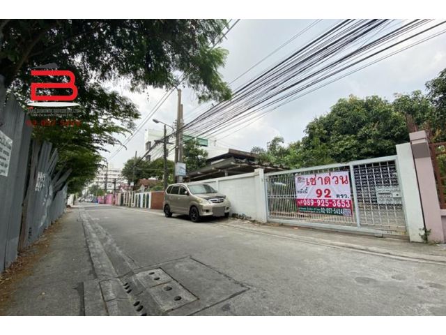 ให้เช่า บ้านเดี่ยว 2 ชั้น ซอยลาดพร้าว 31 เนื้อที่ 92 ตรว. มี 3 ห้องนอน 2 ห้องน้ำ ถนนลาดพร้าว เขตจตุจักร