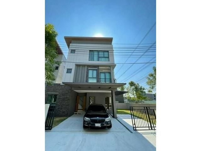 ขายทาวน์โฮม 3 ชั้น บ้านกลางเมือง พระราม 9