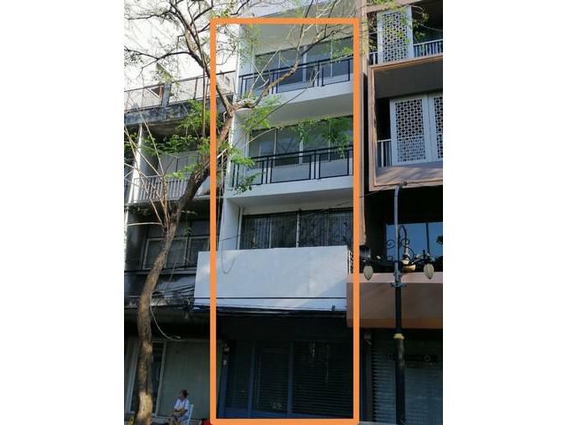 ให้เช่าตึกอาคารพาณิชย์ 5 ชั้น  ริมถนนสีลม
