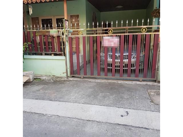 ขายด่วน ทาวน์เฮ้าส์ หมู่บ้านณัฐกานต์ เพชรเกษม112