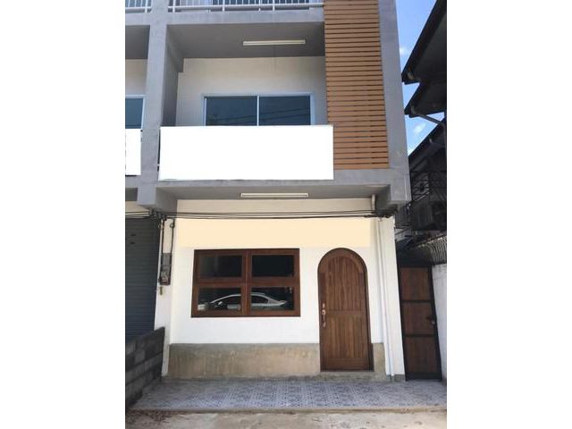 T01676 ให้เช่าตึกแถว 3 ชั้น ติดถนนเทพารักษ์