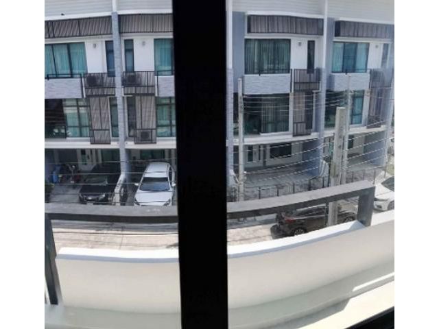 PN26 ขายทาวน์โฮม 3 ชั้น Plex เพล็กซ์ วัชรพล ถนนร่วมมิตรพัฒนา ใกล้ตลาดถนอมมิตร ใกล้ห้างเพลินนารีมอลล์ เดินทางสะดวก ท่าแร้