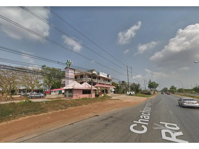 ขายที่ดิน 18 ไร่ พร้อมอาคาร 6 คูหา ติดถนนฉะเชิงเทรา-กบินทร์บุรี(304) ทำเลดี ใกล้นิคม 304 - 6 กม. จ. ปราจีนบุรี