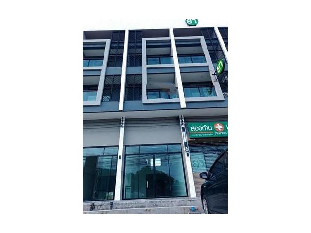 อาคารพาณิชย์ 3.5 ชั้น ถ.บางนา-ตราด กม.10