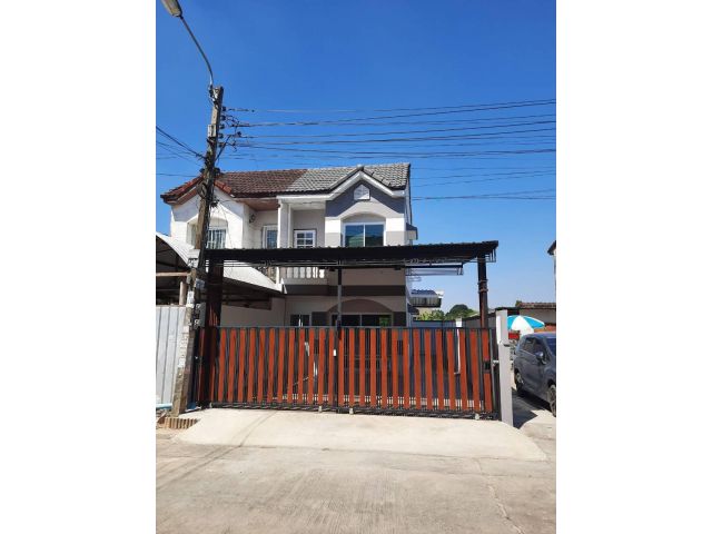 ขายทาวน์เฮาส์ 2 ชั้นหลังมุม #หมู่บ้านพนาสนธิ์2 รีโนเวทใหม่ บ้านหันทิศเหนือ ติดถนนเมน หน้าบ้านกว้าง 6 เมตร ต่อเติมโรงรถ