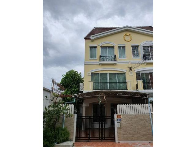 ให้เช่าทาวน์โฮม 3ชั้น บ้านกลางเมือง ศรีนครินทร์24