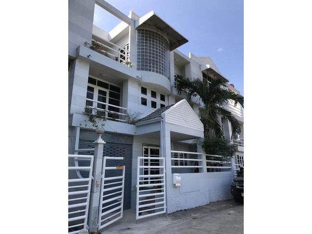 ให้เช่าทาวน์เฮ้าส์ 3 ชั้น รามคำแหง 4 ใกล้ทางด่วน