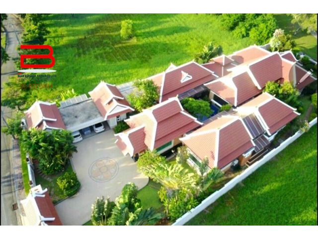 บ้านเดี่ยวชั้นเดียว หลังใหญ่ ออกแบบแนวไทยประยุกต์ เนื้อที่ 491 ตร.ว. ในโครงการสนามกอล์ฟเลควูดบางนา