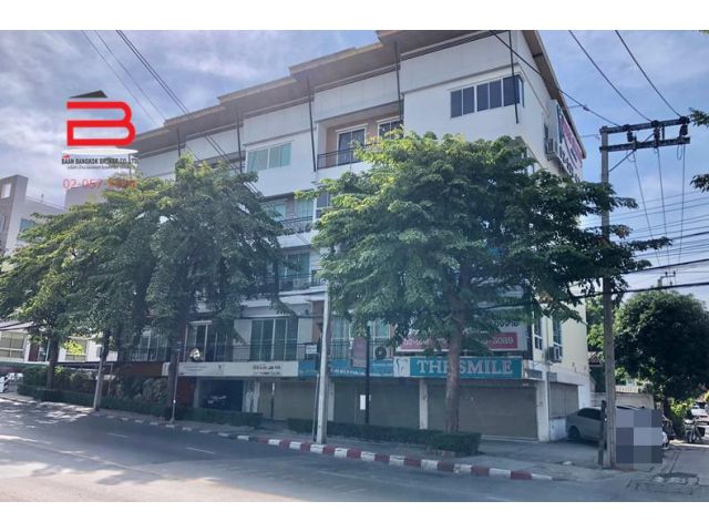 อาคารพาณิชย์ 5 ชั้น ซอยนาคนิวาส 9 เนื้อที่ 19.1 ตรว. มี 5 ห้องนอน 5 ห้องน้ำ ถนนลาดพร้าว เขตลาดพร้าว