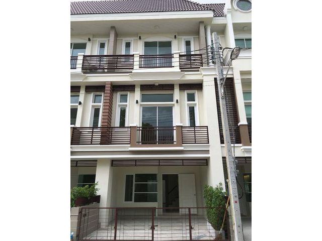 HR0765 ให้เช่าทาวน์โฮม 3 ชั้นพรีเมี่ยมเพลส 8 ถนนสุคนธสวัสดิ์ 38 แขวง ลาดพร้าว.เขตลาดพร้าว  ค่าเช่า 30,000บาท/เดือน