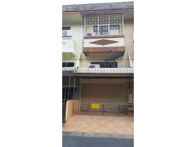 ขายอาคารพาณิชย์ 2 ชั้นครึ่ง หมู่บ้านบูรพาวิลล่า12 รีโนเวทใหม่ทั้งหลัง พร้อมเข้าอยู่ โทร 081 810 3160