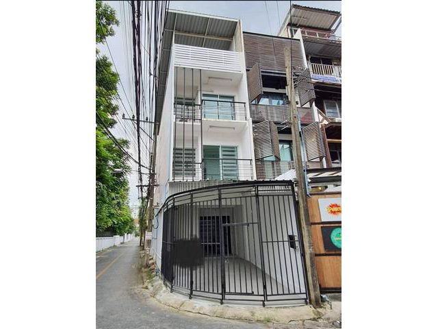 รหัสทรัพย์ R2293 ปล่อยเช่า ทาวน์โฮม  ย่านสุขุมวิท