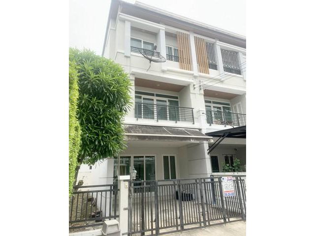ขายทาวน์โฮม หลังมุม บ้านกลางเมือง Urbanion Srinakarin 3 ชั้น ใกล้ Seacon ศรีนครินทร์