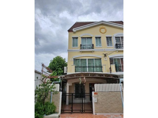 BH1332 ให้เช่าทาวน์โฮม 3ชั้น  บ้านกลางเมือง