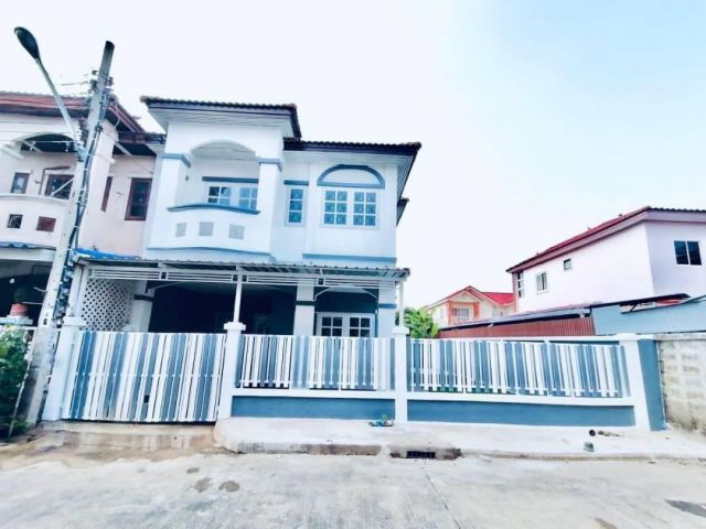 ขายบ้านแฝด 2 ชั้น #หมู่บ้าน​ศิริ​วรรณ​ชวนชม ราคาสุดคุ้ม ทำเลดี ใกล้สถานีรถไฟฟ้าสายสีม่วง "สถานีคลองบางไผ่" มีรถตู้