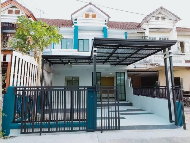 ขายทาวน์เฮ้าส์ 2 ชั้น #หมู่บ้าน​ปิยวรารมย์​ คลอง​ 4 รีโนเวทใหม่ทั้งหลัง บ้านสวย ราคาถูก ห้องน้ำชั้นบนมีอ่างอาบน้ำ