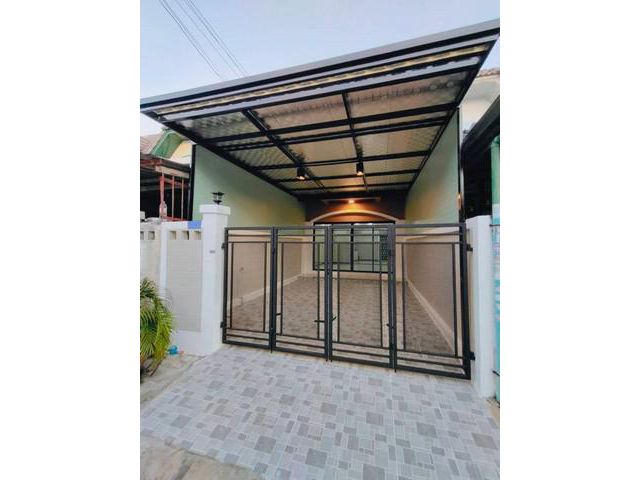 ทาวน์เฮ้าส์ 2 ชั้น มบ. มนวดี  ถ.วัดลาดปลาดุก