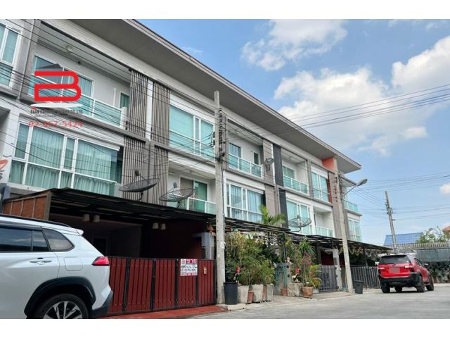 ทาวน์โฮม 3 ชั้น โครงการ ดิ ไอบ็อกซ์ เกษตร-นวมินทร์ เนื้อที่ 18.1 ตรว. ถนนประเสริฐมนูกิจ เขตบึงกุ่ม