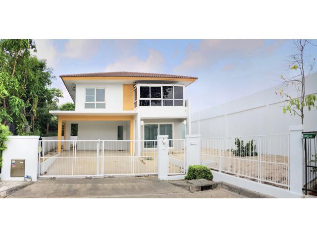 ขายบ้านเดี่ยวสองชั้นด่วน มัณฑนา รามอินทรา-วงแหวน (Manthana Ramintra-Wongwaen)  ขนาดที่ดิน 56.2 ตร.ว. หลังมุม สนามหญ้ากว้าง