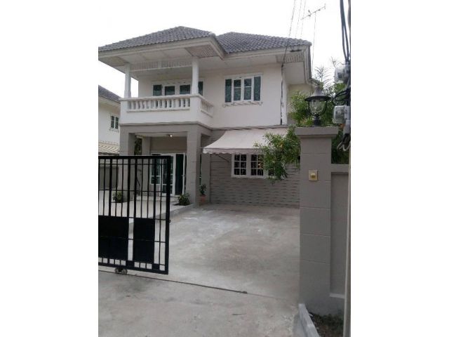 ให้เช่าบ้านเดี่ยว หมู่บ้านโอเรียลเทลเฮ้าส์ นนทบุรี เลี้ยงสัตว์ได้ จอดรถหลายคัน โทร 063 447 0001